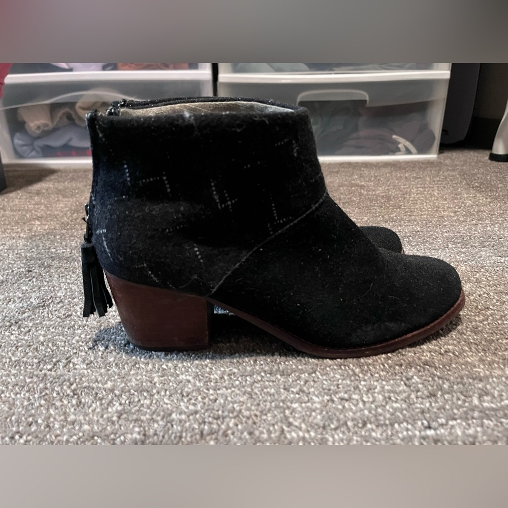 Tom’s women’s Chelsea boots